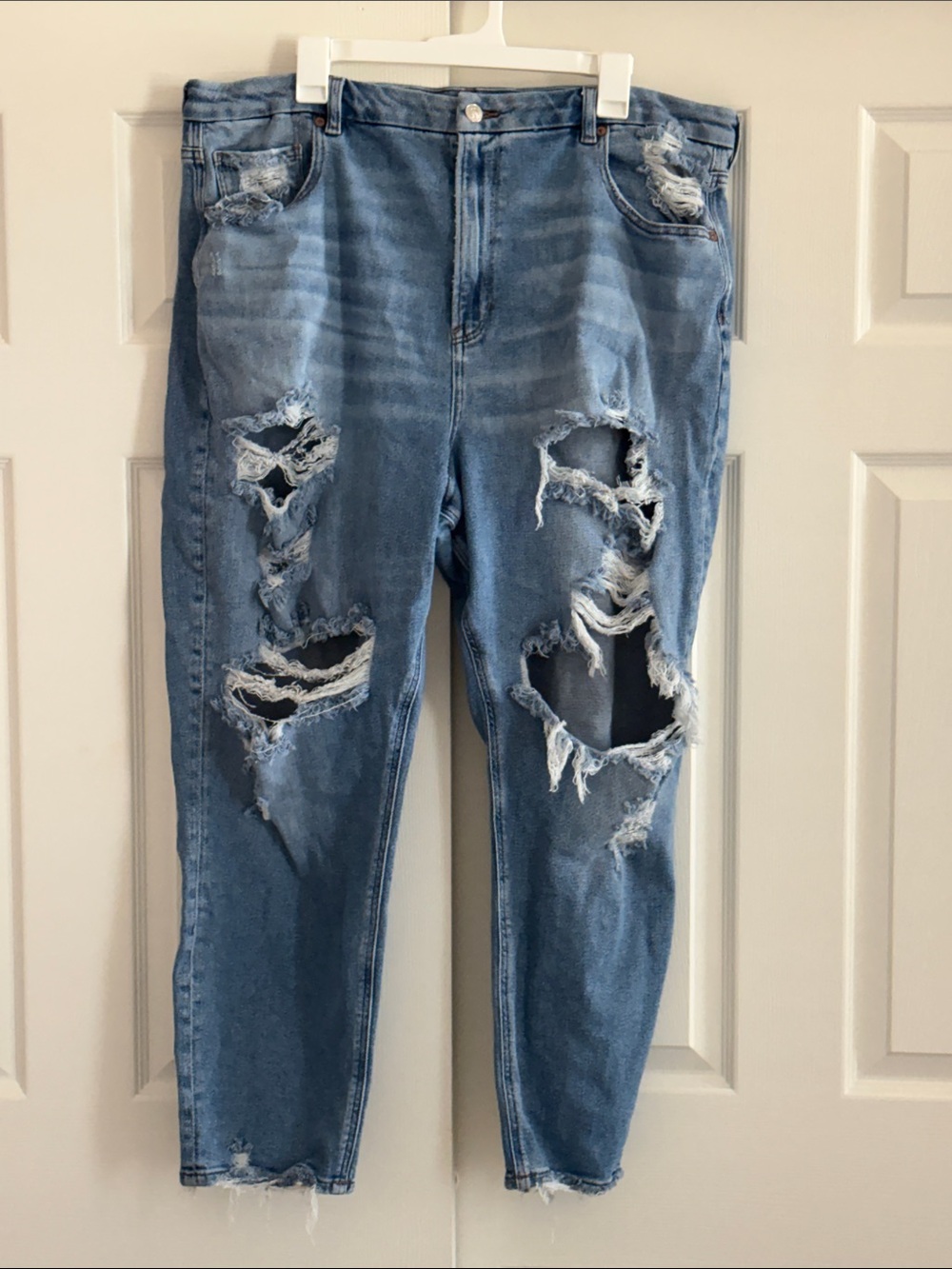 AE American Eagle Outfitters Ripped Curvy Mom Jean